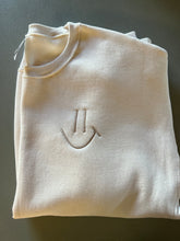 Load image into Gallery viewer, SWEATSHIRT - SMILE
