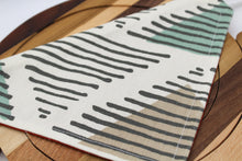 Load image into Gallery viewer, PET BANDANA - FRIDAY
